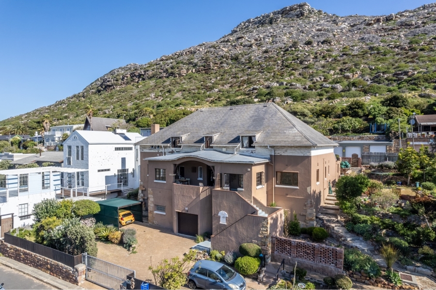 8 Bedroom Property for Sale in Glencairn Western Cape